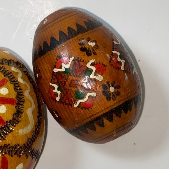 3 Vintage Ukrainian Wooden Eggs Carved and Hand Painted - Picture 5 of 6